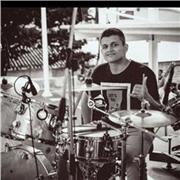 Profesora de técnica vocal, guitarra y tiple, clases de Marimba de Conta, con larga experiencia en formación musical para niños